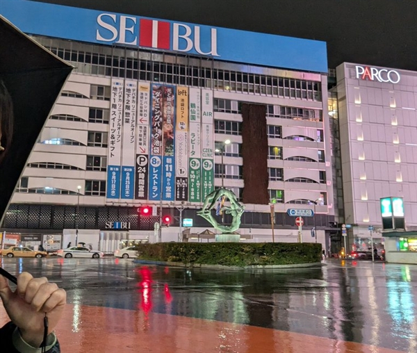 池袋の駅前